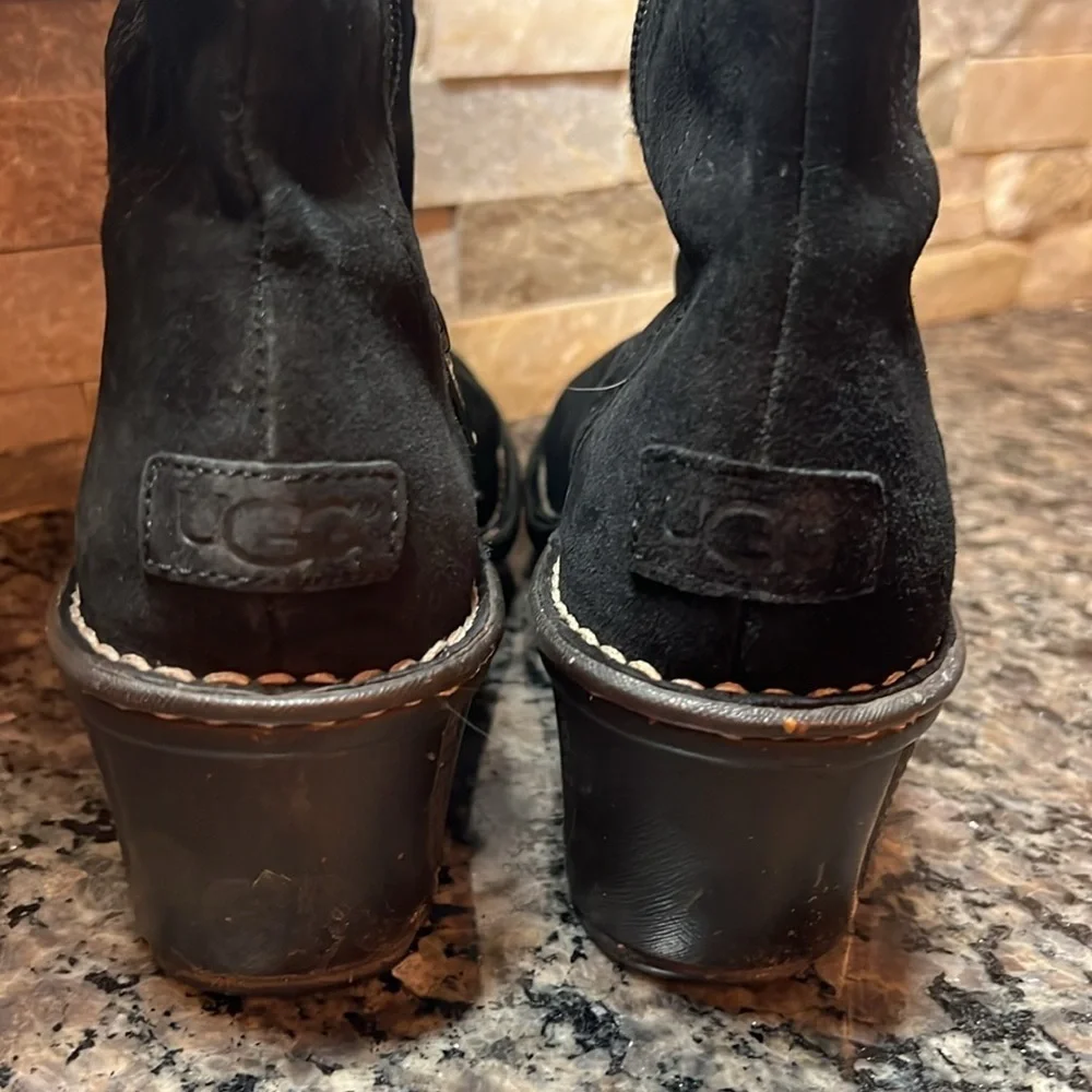 Ugg leather waterproof boots EUC 8